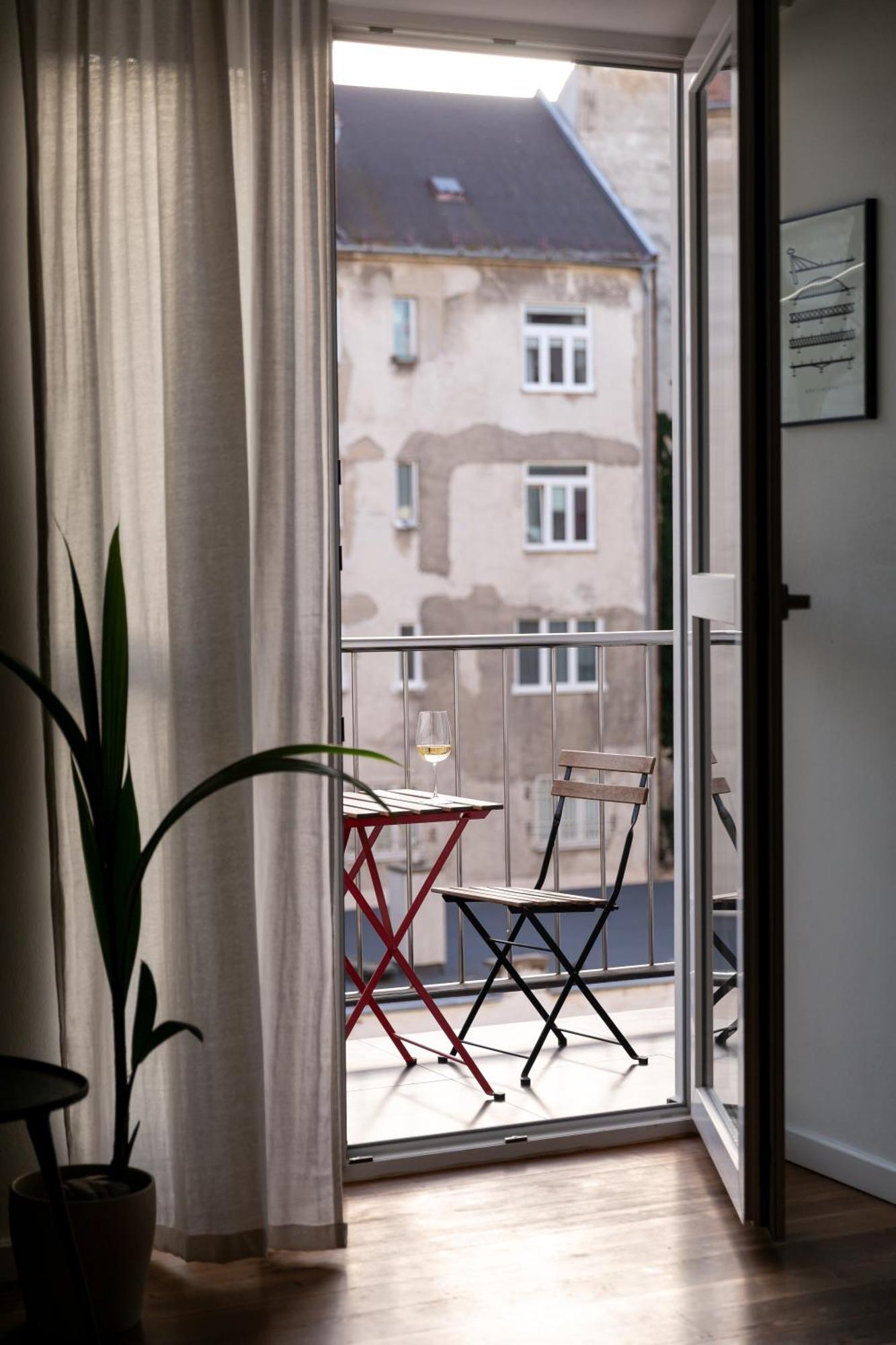 ברטיסלאבה Evergreen - Old Town Spacious Stylish Apartment With Ac And One And A Half Bath, Baby & Kid- Friendly מראה חיצוני תמונה